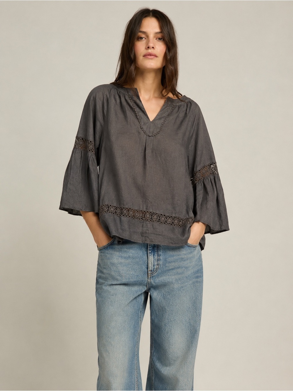 Crown & Ivy 100% Linen Bell Sleeve Boho Top Gray Size M